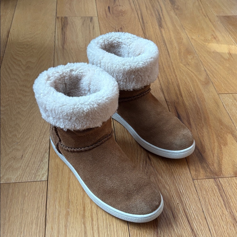 UGG Classic woman’s Mika Sneaker Boots Sz 7 - Picture 4 of 12